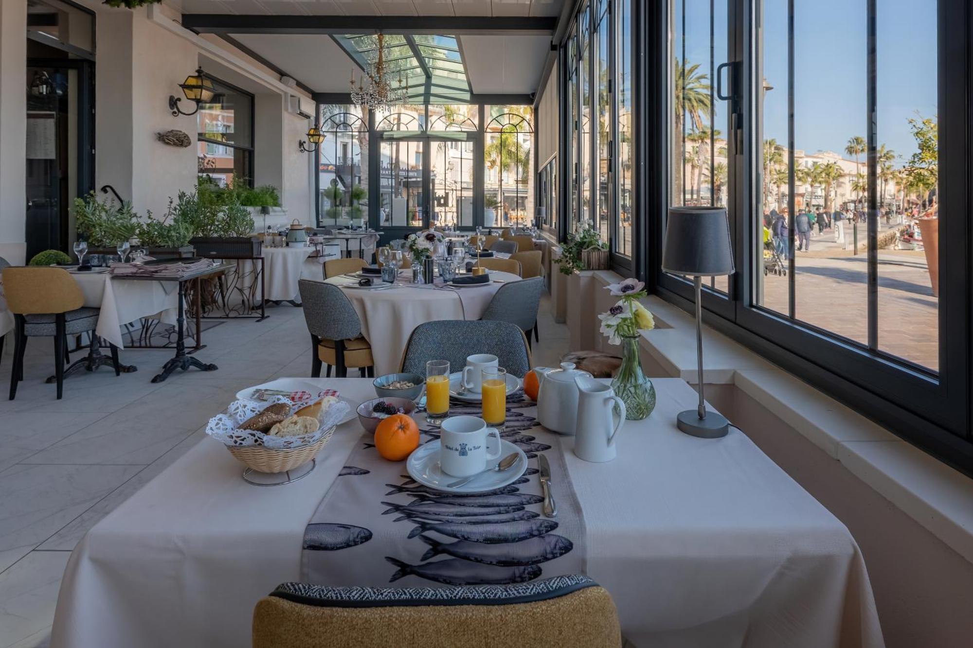 Hotel Restaurant De La Tour Санарі-сюр-Мер Екстер'єр фото